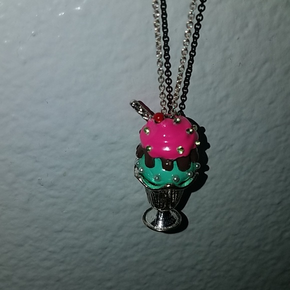 GIFT BOX INCLUDED!! Icecream Necklace - Picture 6 of 8